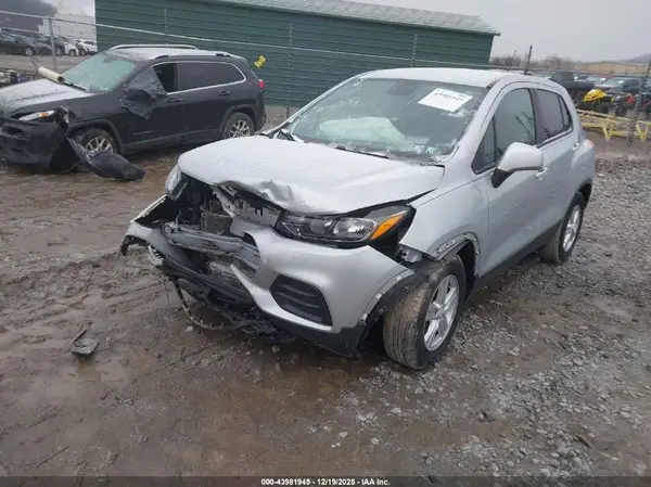 3GNCJKSB2LL201997 2020 CHEVROLET TRAX - Image 2