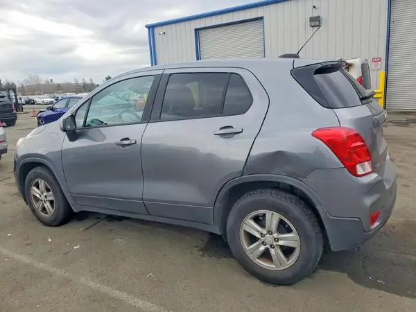3GNCJKSB2LL203572 2020 CHEVROLET TRAX - Image 2