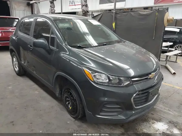 3GNCJKSB2LL204561 2020 CHEVROLET TRAX - Image 1