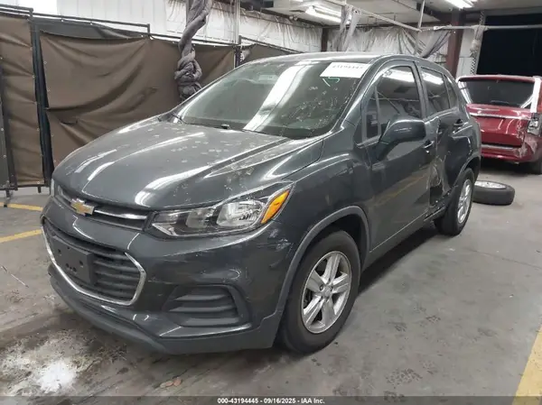 3GNCJKSB2LL204561 2020 CHEVROLET TRAX - Image 2