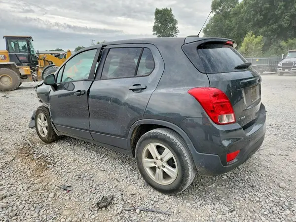 3GNCJKSB2LL205323 2020 CHEVROLET TRAX - Image 2