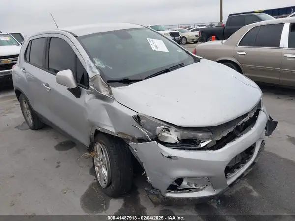 3GNCJKSB2LL205578 2020 CHEVROLET TRAX - Image 1