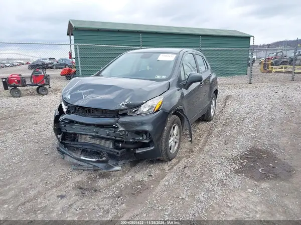 3GNCJKSB2LL211090 2020 CHEVROLET TRAX - Image 2
