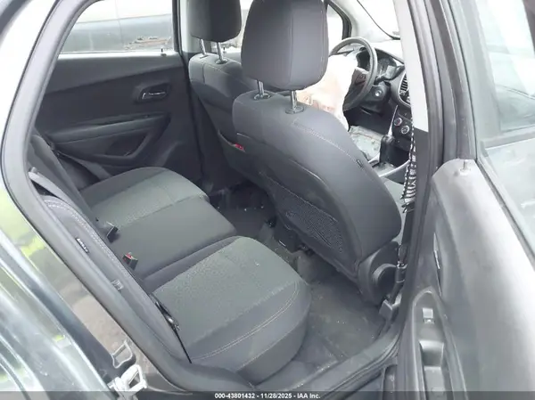 3GNCJKSB2LL211090 2020 CHEVROLET TRAX - Image 8