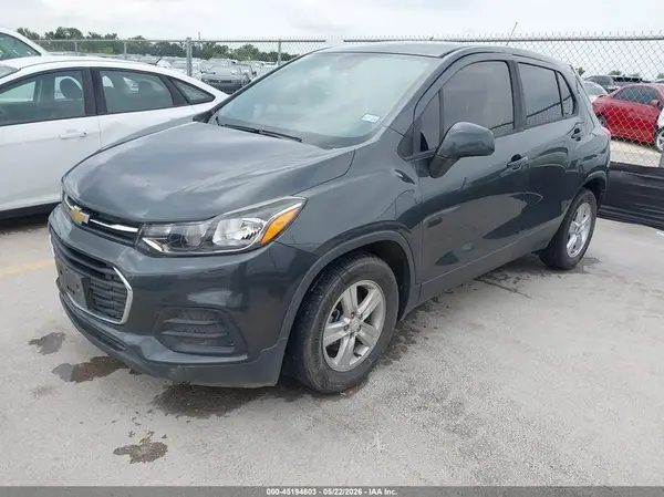 3GNCJKSB2LL211428 2020 CHEVROLET TRAX - Image 2