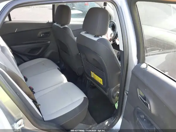 3GNCJKSB2LL217102 2020 CHEVROLET TRAX - Image 8
