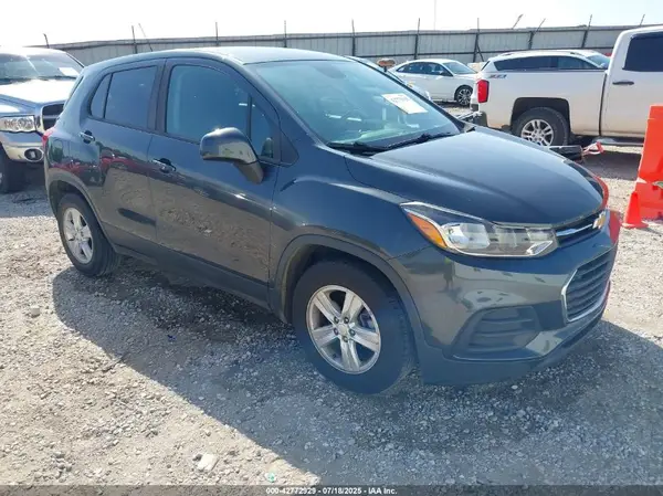 3GNCJKSB2LL221585 2020 CHEVROLET TRAX - Image 1