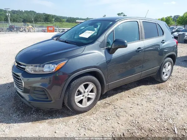 3GNCJKSB2LL221585 2020 CHEVROLET TRAX - Image 2