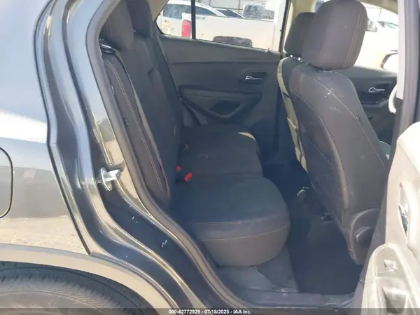3GNCJKSB2LL221585 2020 CHEVROLET TRAX - Image 8