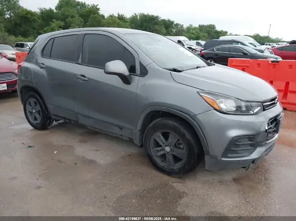 3GNCJKSB2LL221800 2020 CHEVROLET TRAX - Image 1