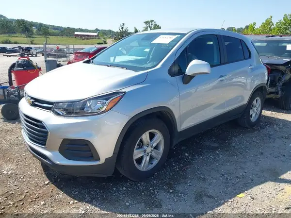 3GNCJKSB2LL223501 2020 CHEVROLET TRAX - Image 2