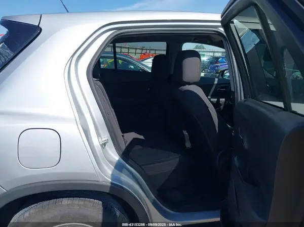 3GNCJKSB2LL223501 2020 CHEVROLET TRAX - Image 8