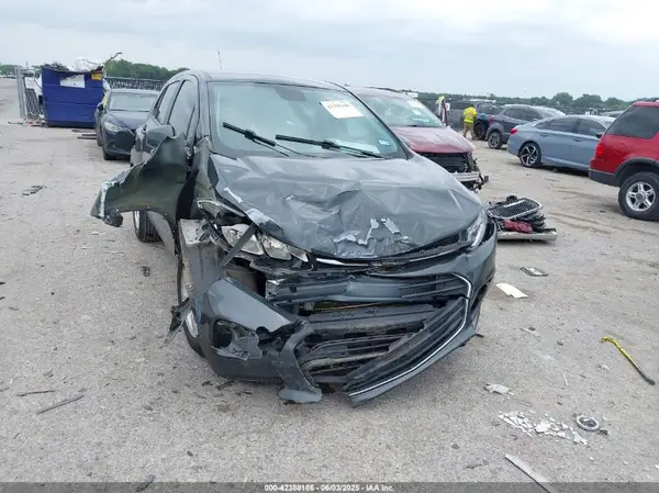 3GNCJKSB2LL229704 2020 CHEVROLET TRAX - Image 1