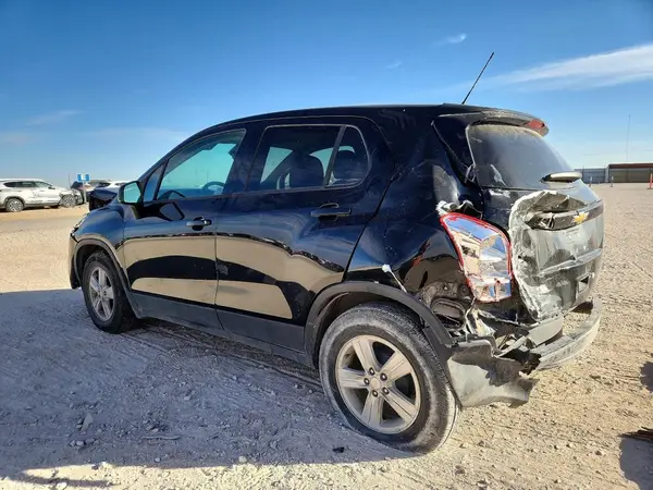 3GNCJKSB2LL233185 2020 CHEVROLET TRAX - Image 2