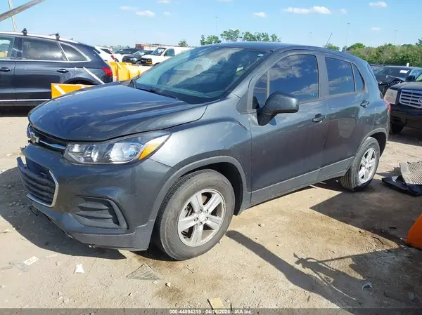 3GNCJKSB2LL260158 2020 CHEVROLET TRAX - Image 2