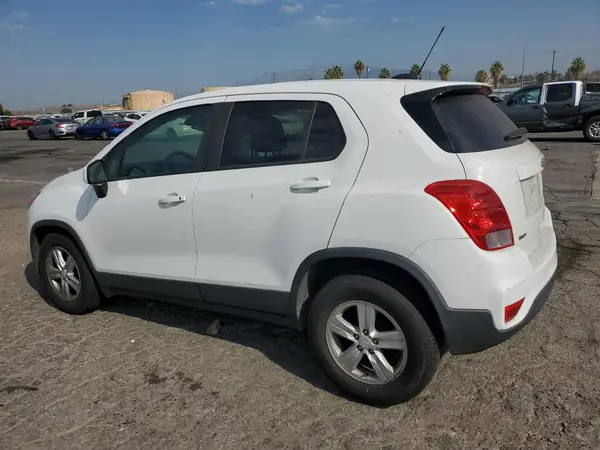 3GNCJKSB2LL284623 2020 CHEVROLET TRAX - Image 2