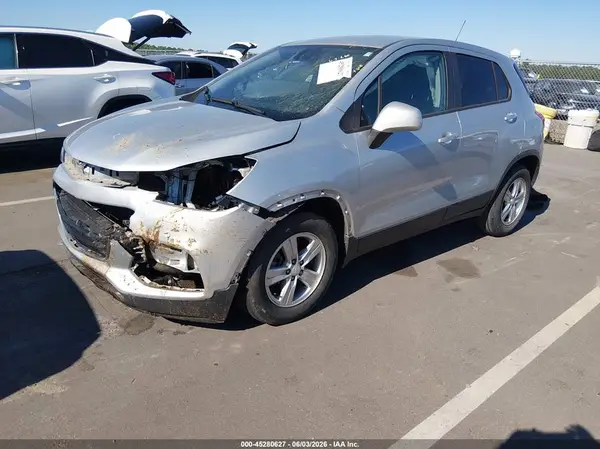 3GNCJKSB2LL296979 2020 CHEVROLET TRAX - Image 2