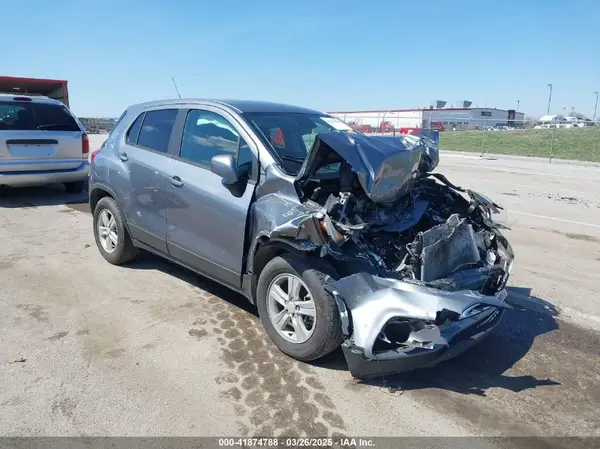 3GNCJKSB2LL303736 2020 CHEVROLET TRAX - Image 1