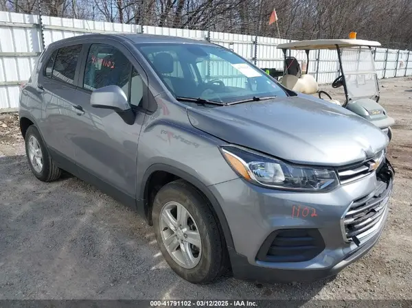 3GNCJKSB2LL323579 2020 CHEVROLET TRAX - Image 1