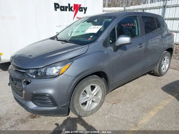 3GNCJKSB2LL323579 2020 CHEVROLET TRAX - Image 2