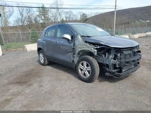 3GNCJKSB2LL326823 2020 CHEVROLET TRAX - Image 1