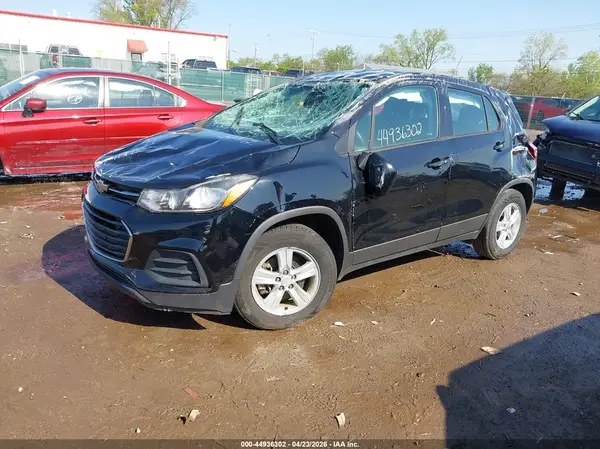 3GNCJKSB2LL329172 2020 CHEVROLET TRAX - Image 2