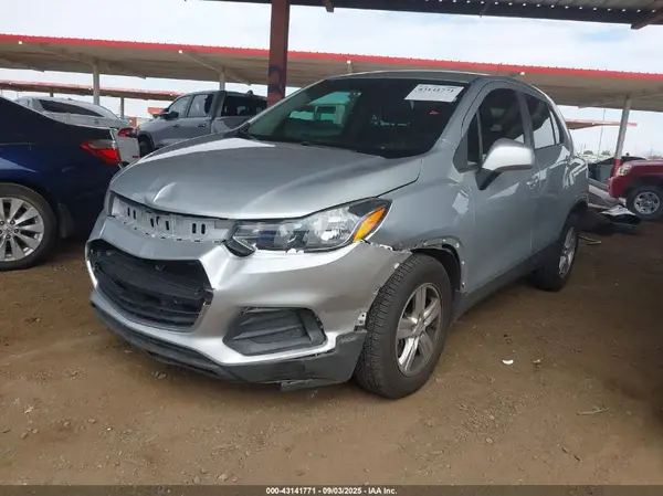 3GNCJKSB2LL332265 2020 CHEVROLET TRAX - Image 2