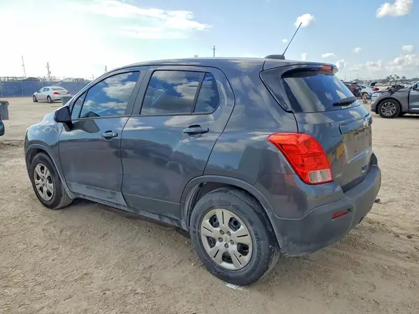 3GNCJKSB3GL214764 2016 CHEVROLET TRAX - Image 2