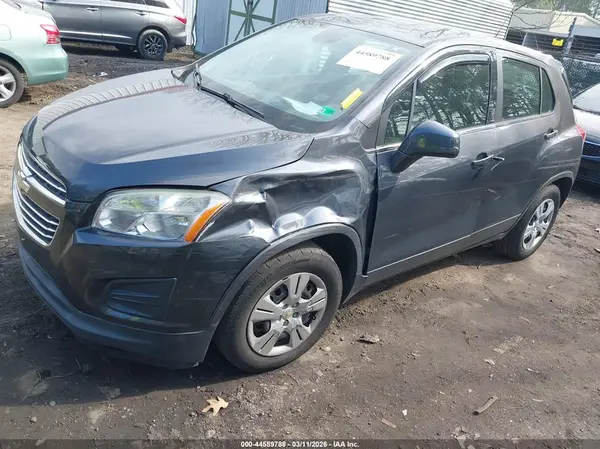 3GNCJKSB3GL245111 2016 CHEVROLET TRAX - Image 2