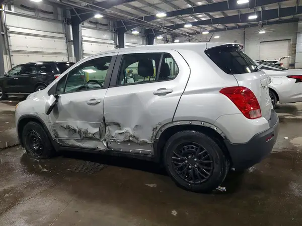 3GNCJKSB3GL265472 2016 CHEVROLET TRAX - Image 2