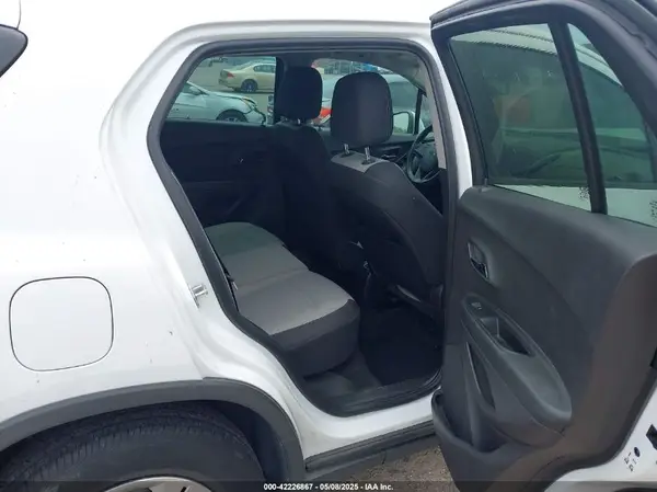 3GNCJKSB3GL267206 2016 CHEVROLET TRAX - Image 8