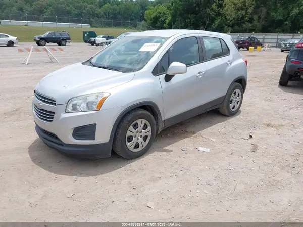 3GNCJKSB3GL272812 2016 CHEVROLET TRAX - Image 2