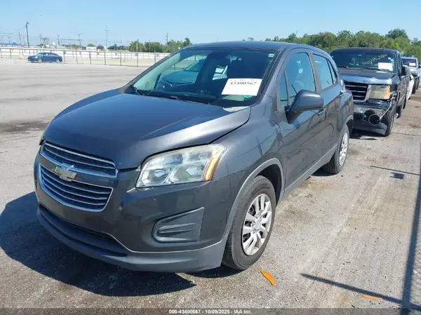 3GNCJKSB3GL276827 2016 CHEVROLET TRAX - Image 2