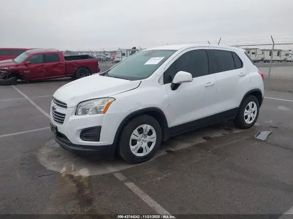 3GNCJKSB3GL278111 2016 CHEVROLET TRAX - Image 2