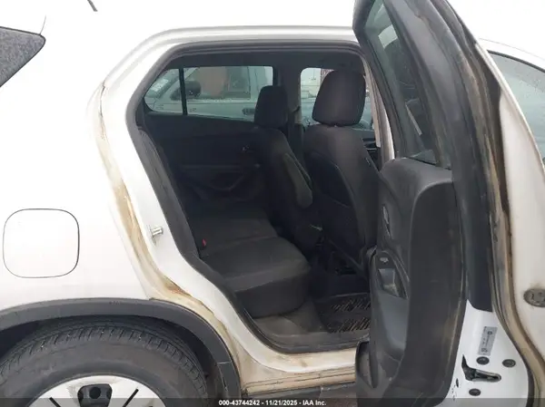 3GNCJKSB3GL278111 2016 CHEVROLET TRAX - Image 8