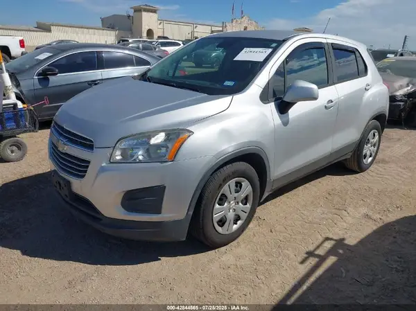 3GNCJKSB3GL279100 2016 CHEVROLET TRAX - Image 2