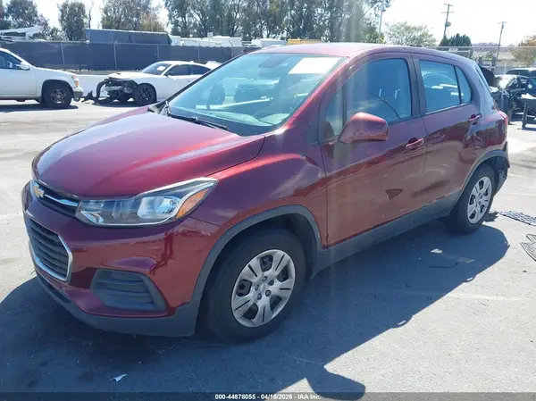 3GNCJKSB3HL148587 2017 CHEVROLET TRAX - Image 2