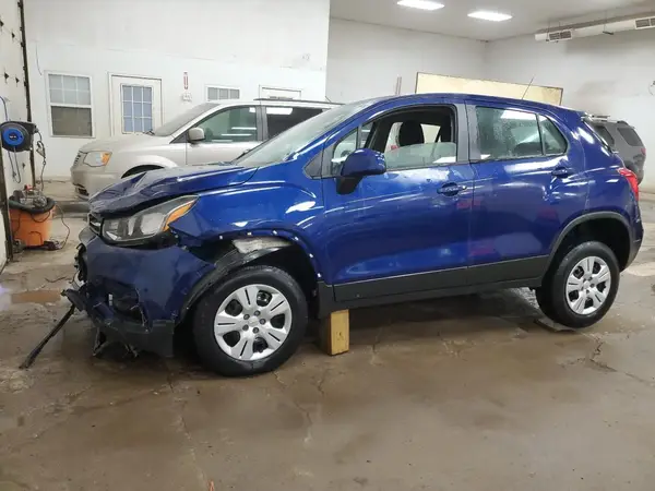 3GNCJKSB3HL177586 2017 CHEVROLET TRAX - Image 1