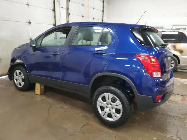 3GNCJKSB3HL177586 2017 CHEVROLET TRAX - Image 2