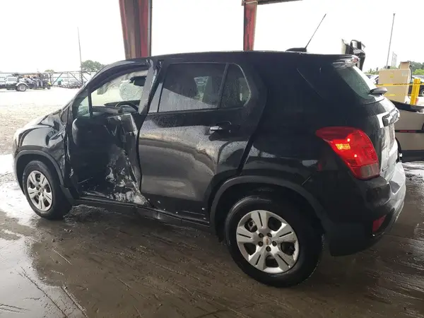3GNCJKSB3HL178687 2017 CHEVROLET TRAX - Image 2
