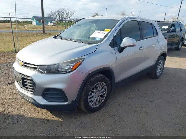 3GNCJKSB3HL181072 2017 CHEVROLET TRAX - Image 2