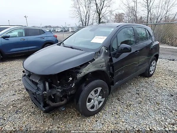 3GNCJKSB3HL188507 2017 CHEVROLET TRAX - Image 2