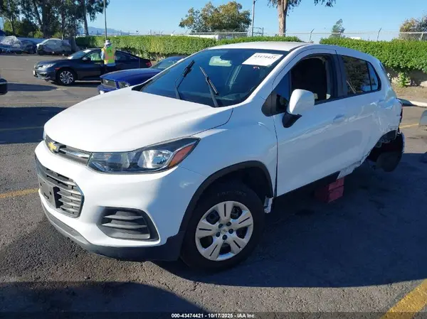 3GNCJKSB3HL206150 2017 CHEVROLET TRAX - Image 2