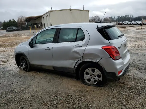 3GNCJKSB3HL211803 2017 CHEVROLET TRAX - Image 2