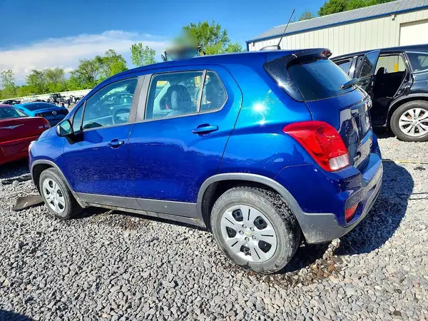 3GNCJKSB3HL221330 2017 CHEVROLET TRAX - Image 2