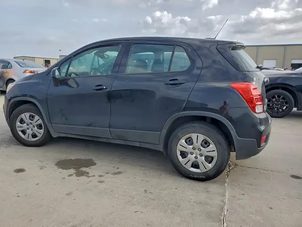 3GNCJKSB3HL236202 2017 CHEVROLET TRAX - Image 2