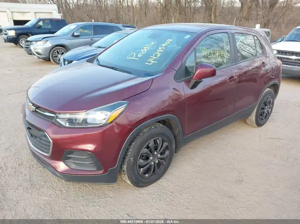 3GNCJKSB3HL270768 2017 CHEVROLET TRAX - Image 2