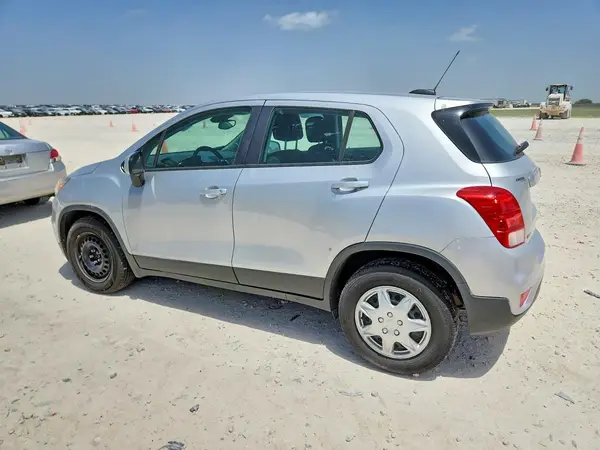 3GNCJKSB3HL282340 2017 CHEVROLET TRAX - Image 2