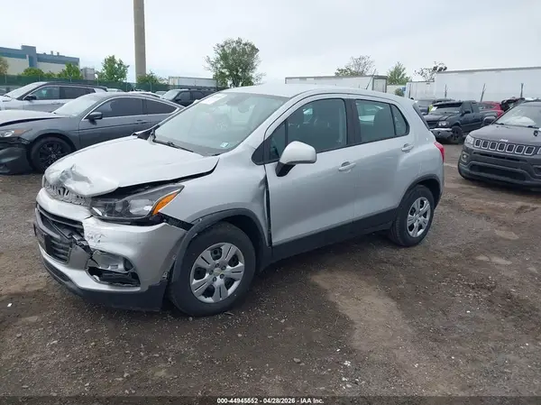 3GNCJKSB3HL283441 2017 CHEVROLET TRAX - Image 2