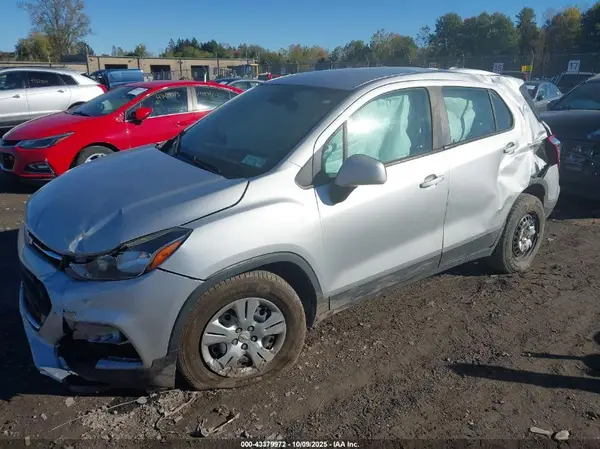 3GNCJKSB3HL285223 2017 CHEVROLET TRAX - Image 2